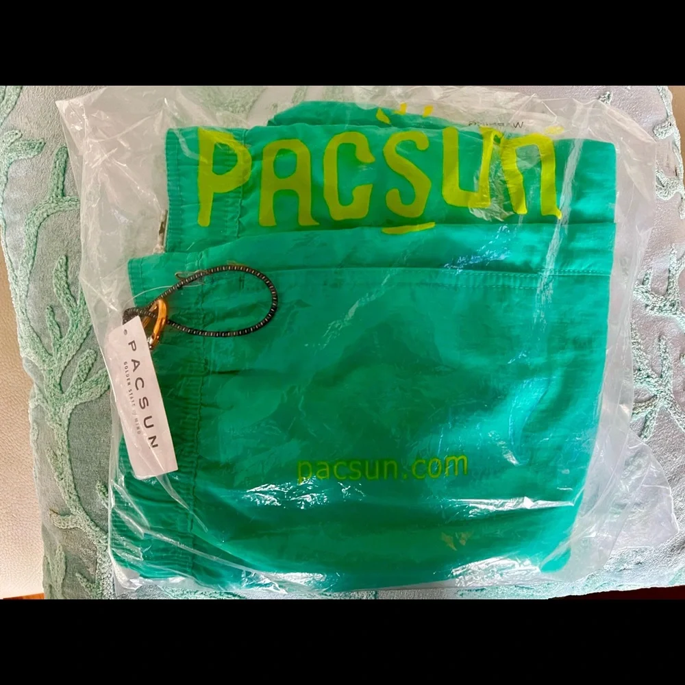 ☀️PAC SUN Swim Trunks Key Ring New Original Packaging Size L See Measurements!